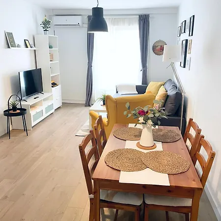 Apartment Centrico Apartamento Con Parking Disponible By Bebalmy *